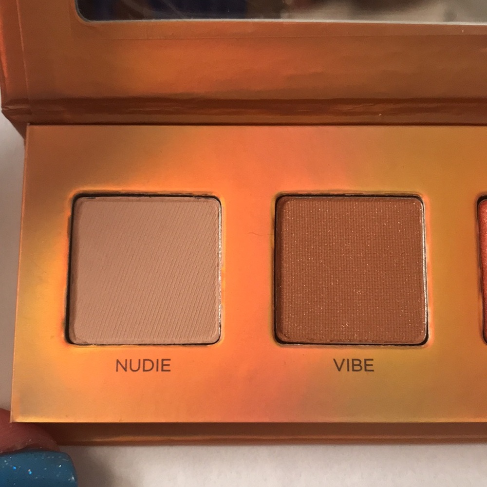 Urban Decay lightbeam eyeshadow palette - Picture 3 of 9